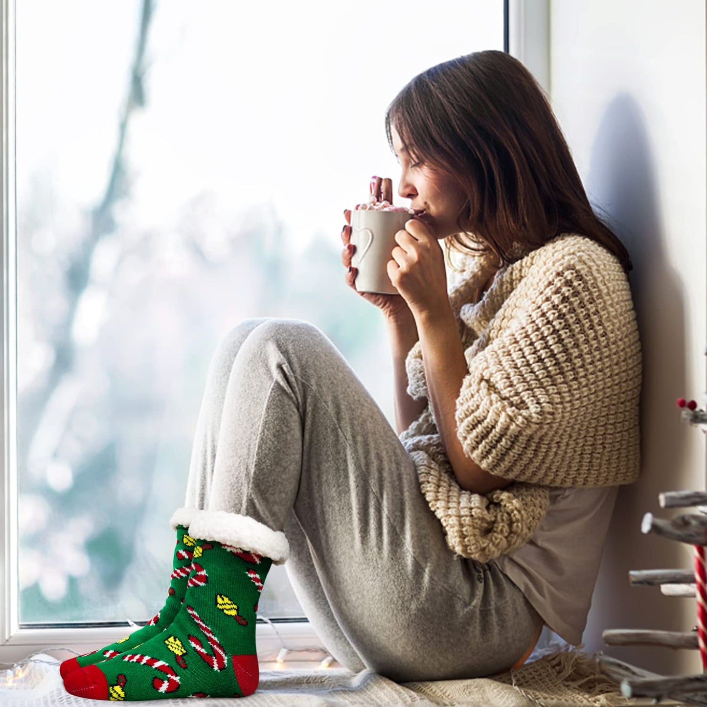 Junely Christmas Slipper Socks for Women with Grippers Non Slip Fuzzy Grip Winter Warm Cozy Thick Comfy Soft Fleece Cabin Socks Green